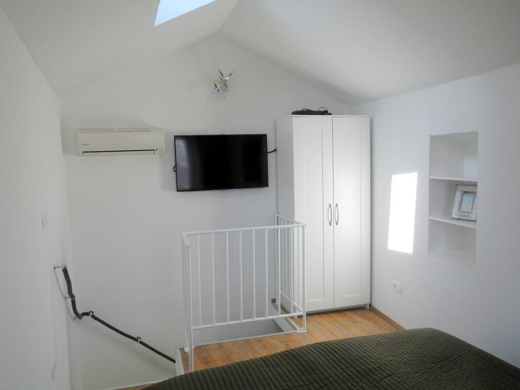 Little Palmina Hotel Split Room photo